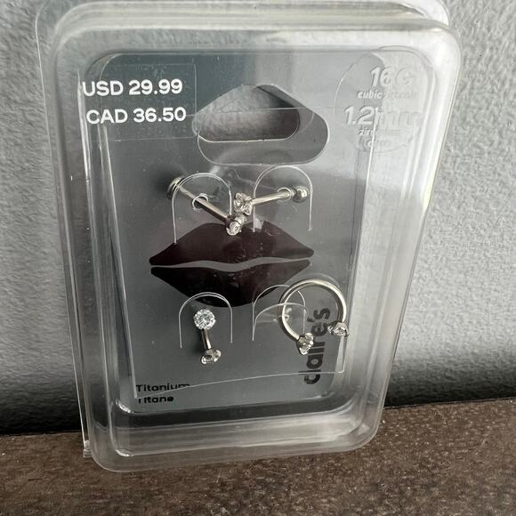 New Claire's Silver-tone Titanium Cubic Zirconia 16G Labret Lip Studs - 4 Pack - Picture 1 of 6